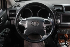 Внедорожник Toyota Highlander 2013 года, 2379000 рублей, Новокузнецк