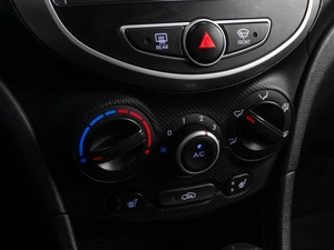 Седан Hyundai Solaris 2011 года, 819000 рублей, Тюмень