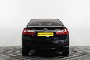 Седан Toyota Camry 2012 года, 1699000 рублей, Сургут