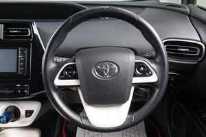 Лифтбек Toyota Prius 2016 года, 1969000 рублей, Оренбург