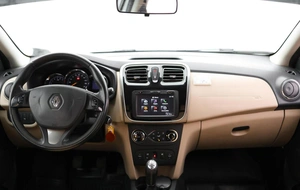 Седан Renault Logan 2015 года, 990000 рублей, Орёл