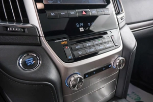 Внедорожник Toyota Land Cruiser 2017 года, 6349000 рублей, Красноярск