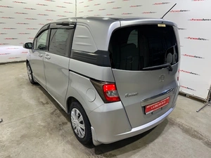 Минивэн Honda Freed 2010 года, 995000 рублей, Красноярск