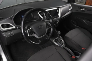 Седан Hyundai Solaris 2019 года, 1330000 рублей, Омск
