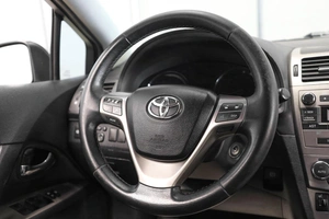 Седан Toyota Avensis 2011 года, 1329000 рублей, Новосибирск