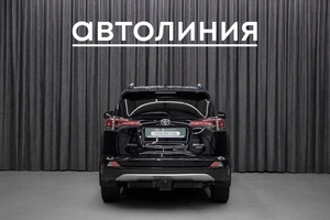Внедорожник Toyota RAV4 2018 года, 2319000 рублей, Красноярск