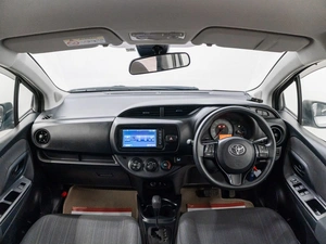 Хетчбэк Toyota Vitz 2018 года, 980000 рублей, Красноярск