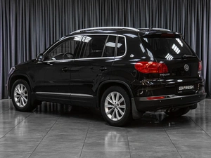 Внедорожник Volkswagen Tiguan 2011 года, 1399000 рублей, Тюмень