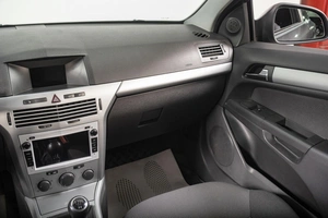 Хетчбэк Opel Astra GTC 2010 года, 559000 рублей, Томск