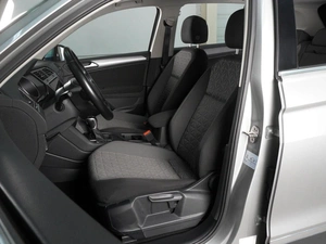Внедорожник Volkswagen Tiguan 2021 года, 2920000 рублей, Красный Пахарь