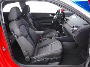 Хетчбэк Audi A1 2011 года, 975444 рублей, Москва