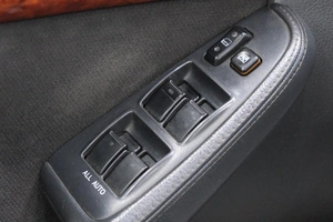 Седан Toyota Avensis 2005 года, 869000 рублей, Омск