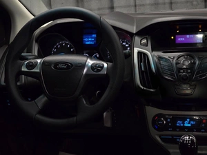 Хетчбэк Ford Focus 2011 года, 640000 рублей, Красноярск