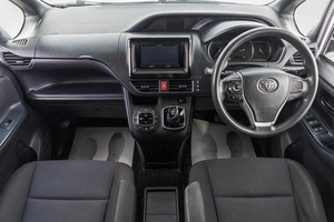 Минивэн Toyota Noah 2015 года, 1889000 рублей, Барнаул