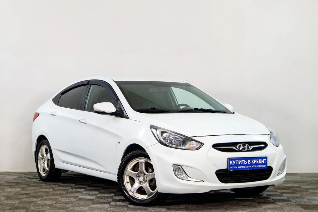 Седан Hyundai Solaris 2013 года, 769000 рублей, Сургут