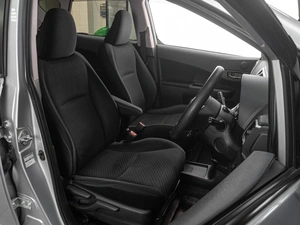 Хетчбэк Toyota Ractis 2012 года, 999000 рублей, Тюмень