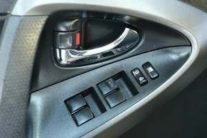 Внедорожник Toyota RAV4 2012 года, 1549000 рублей, Омск