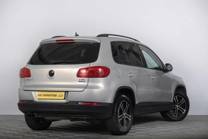 Внедорожник Volkswagen Tiguan 2013 года, 1259000 рублей, Томск
