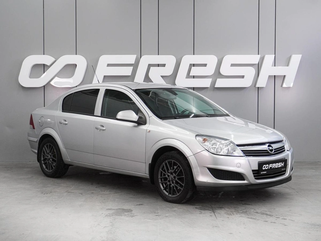 Седан Opel Astra 2010 года, 699000 рублей, Воронеж