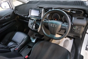 Минивэн Toyota Wish 2012 года, 1529000 рублей, Омск