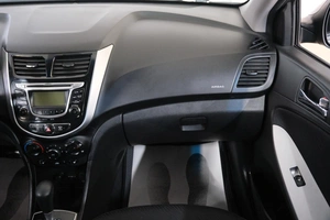 Седан Hyundai Solaris 2013 года, 999000 рублей, Омск