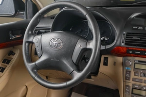 Седан Toyota Avensis 2006 года, 1049000 рублей, Тюмень
