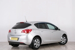Хетчбэк Opel Astra 2012 года, 899000 рублей, Красноярск