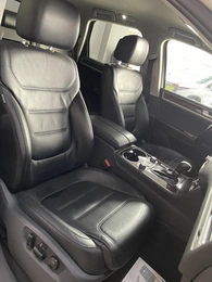 Внедорожник Volkswagen Touareg 2011 года, 1997000 рублей, Солонцы