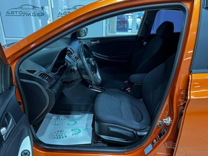 Седан Hyundai Solaris 2015 года, 949000 рублей, Красноярск