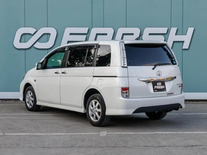 Минивэн Toyota Isis 2012 года, 1550000 рублей, Большой Сочи