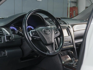 Седан Toyota Camry 2015 года, 1849000 рублей, Сургут