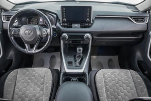 Внедорожник Toyota RAV4 2019 года, 3489000 рублей, Барнаул