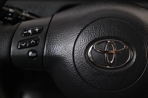 Седан Toyota Corolla 2004 года, 749000 рублей, Омск