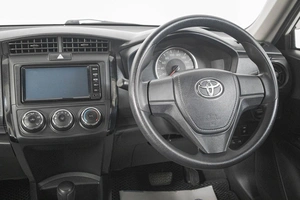 Седан Toyota Corolla Axio 2017 года, 1149000 рублей, Кемерово