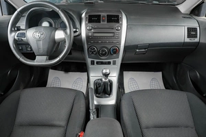 Седан Toyota Corolla 2012 года, 699000 рублей, Тюмень