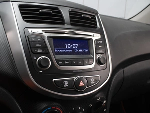 Хетчбэк Hyundai Solaris 2015 года, 990099 рублей, Омск