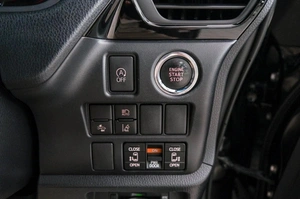 Минивэн Toyota Voxy 2018 года, 1899000 рублей, Красноярск