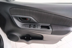 Хетчбэк Toyota Vitz 2017 года, 899000 рублей, Красноярск