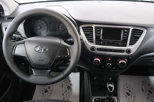 Седан Hyundai Solaris 2018 года, 1059000 рублей, Омск