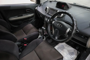 Хетчбэк Toyota Ist 2002 года, 449000 рублей, Новокузнецк