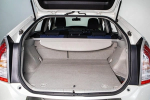 Лифтбек Toyota Prius 2015 года, 1549000 рублей, Сургут