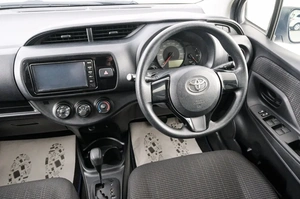 Хетчбэк Toyota Vitz 2019 года, 989000 рублей, Красноярск