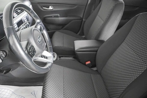 Хетчбэк Kia Rio X-Line 2019 года, 1589000 рублей, Кемерово