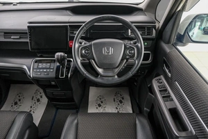 Минивэн Honda Stepwgn Spada 2015 года, 1989000 рублей, Красноярск