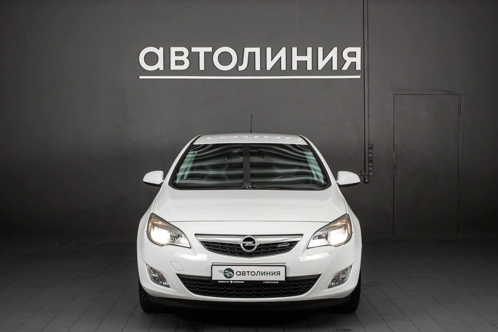 Хетчбэк Opel Astra 2010 года, 590000 рублей, Красноярск