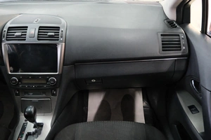 Седан Toyota Avensis 2009 года, 999000 рублей, Омск