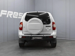 Внедорожник Chevrolet Niva 2017 года, 825000 рублей, Омск