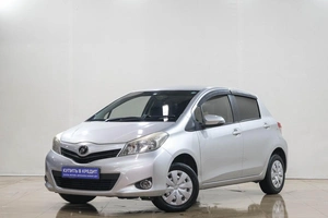 Хетчбэк Toyota Vitz 2013 года, 699000 рублей, Новокузнецк