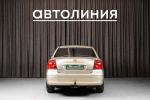 Седан Toyota Avensis 2004 года, 610000 рублей, Красноярск