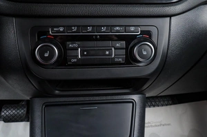 Внедорожник Volkswagen Tiguan 2011 года, 1329000 рублей, Челябинск